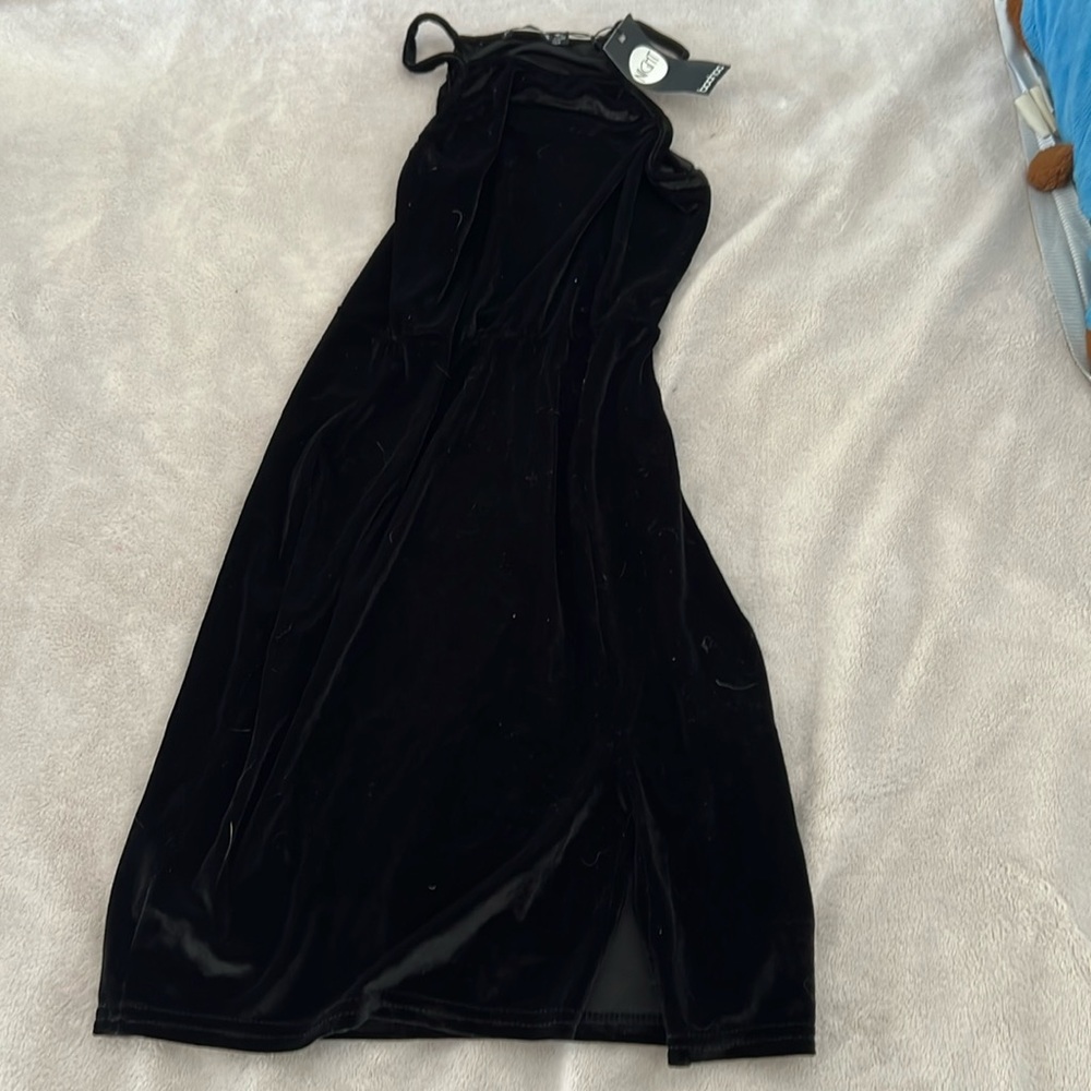 NWT BOOHOO HIGH NECK BLACK VELVET MINI DRESS WITH SEXY LEG SLIT